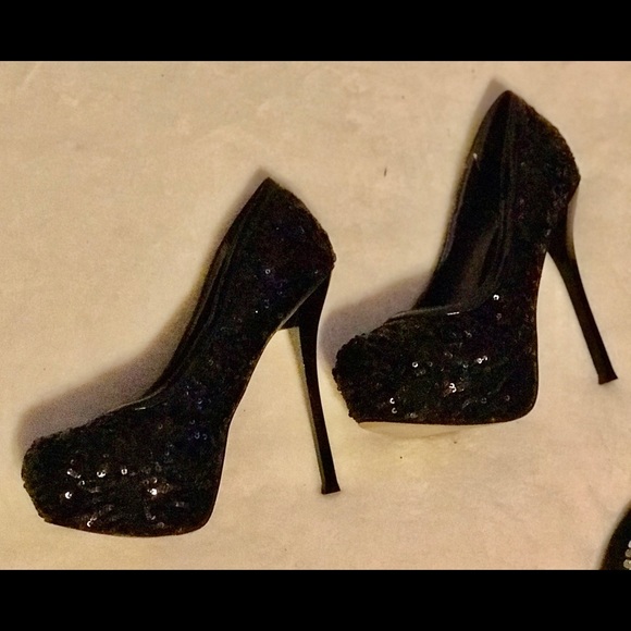 Women’s size 6M BabyPhat platform pumps - Picture 2 of 4